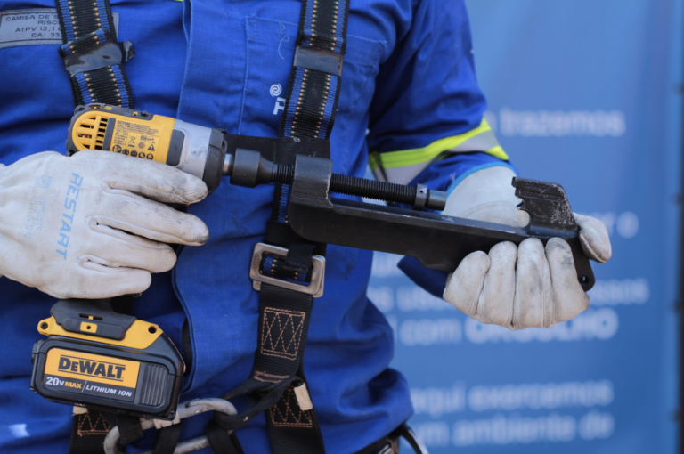 Resafe Aplicador de Conector tipo cunha, uma patente da Restart Brasil