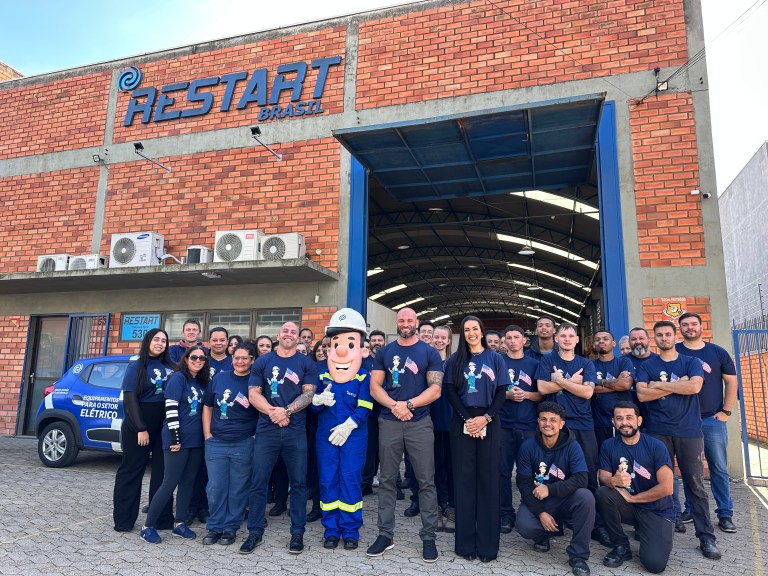 Equipe da Restart reunida. Imagem-destaque