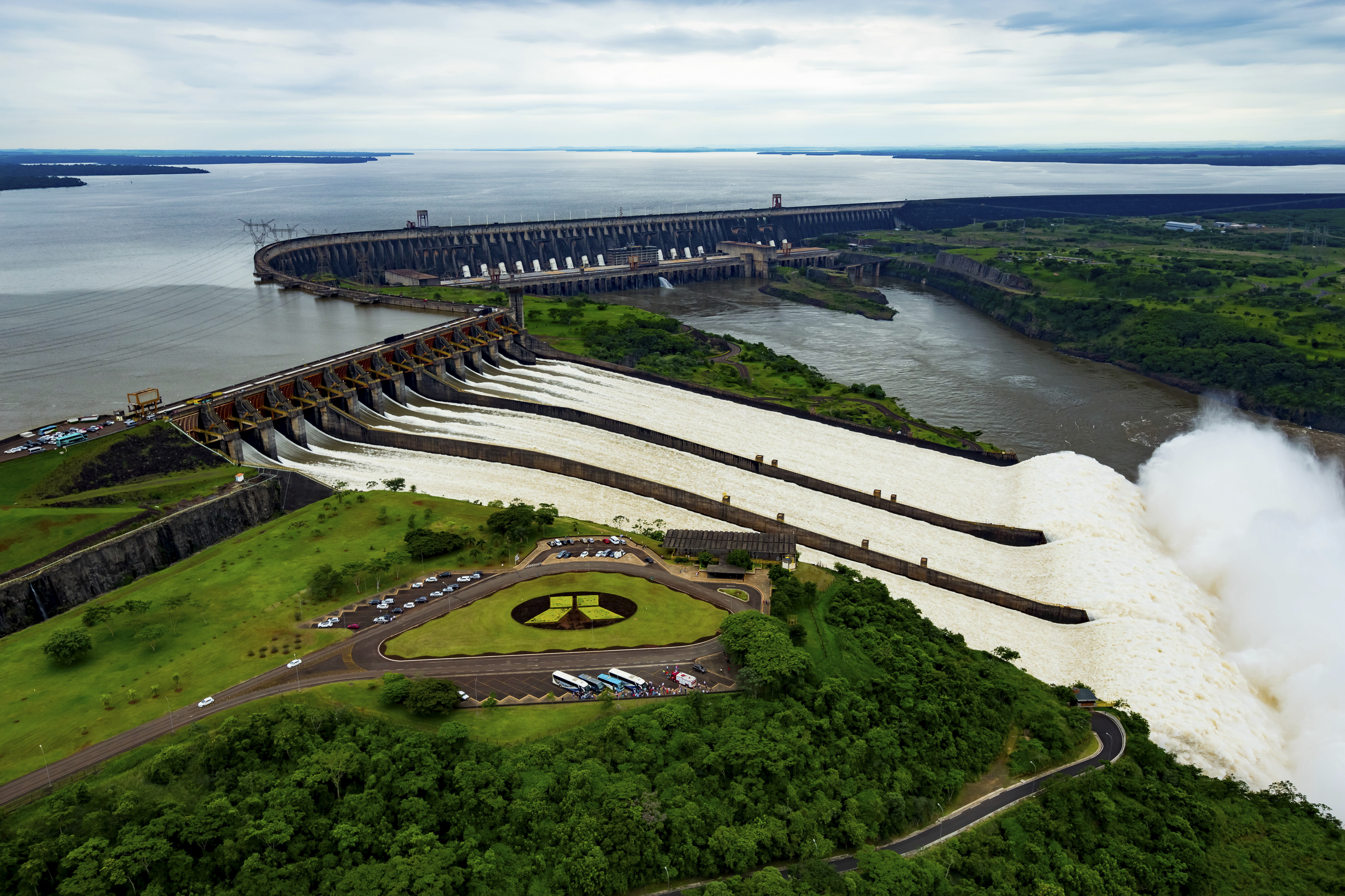 Usina hidrelétrica de Itaipu e seu impacto no setor elétrico